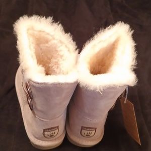 Bearpaw boots NWT taking offers